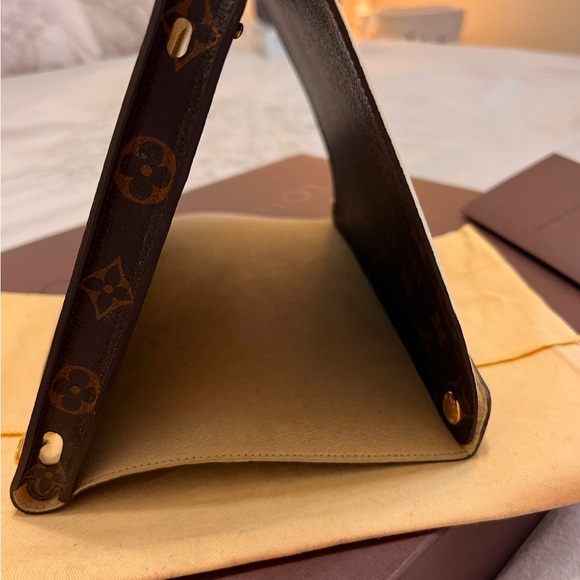 Louis Vuitton iPad case - Picture 5 of 16